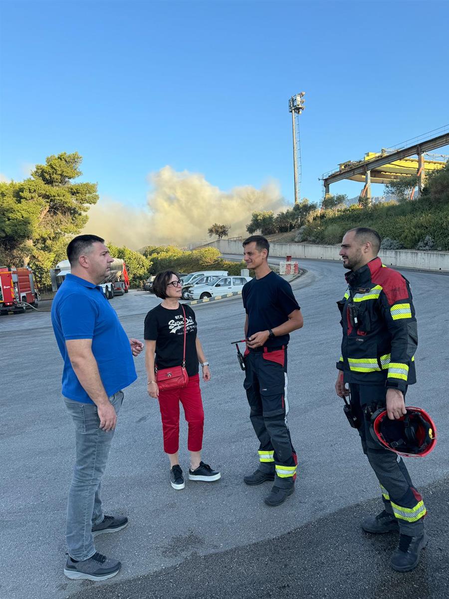 Na području Željezare noćas izbio požar – vatrogasci ga stavili pod kontrolu