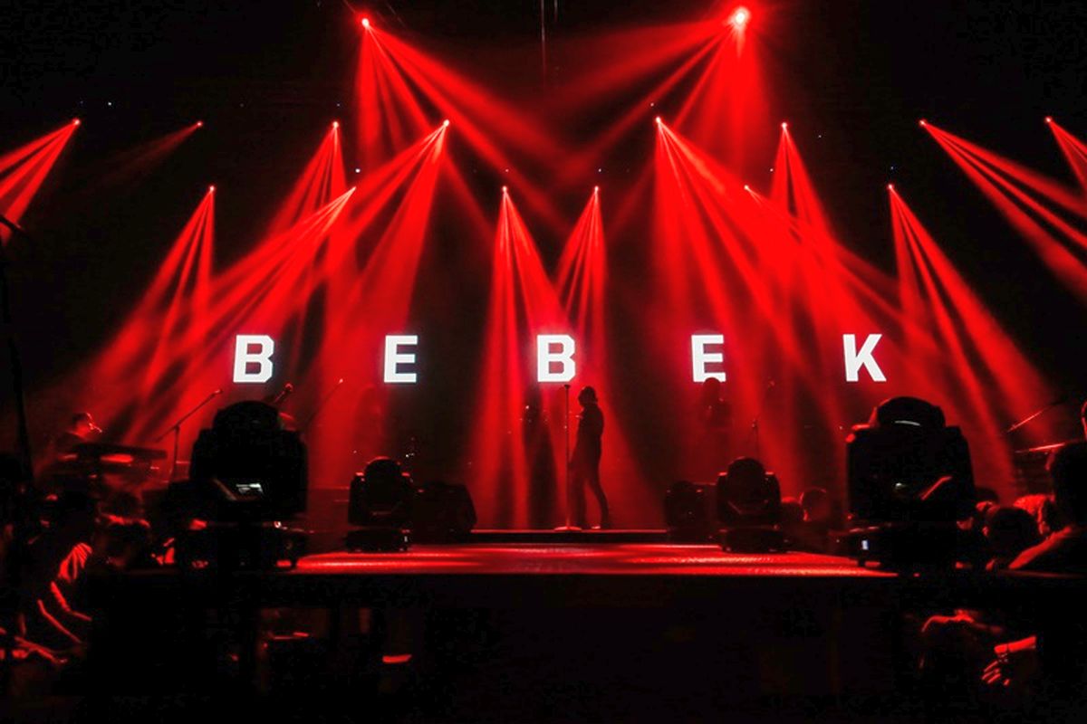 Večeras u Kaštelima nastupa Željko Bebek