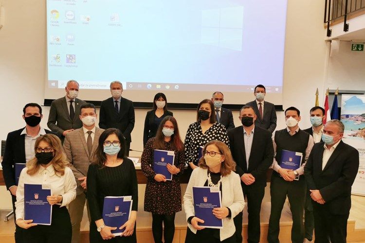 Uručeni ugovori poduzetničko-potpornim institucijama urbane aglomeracije Split