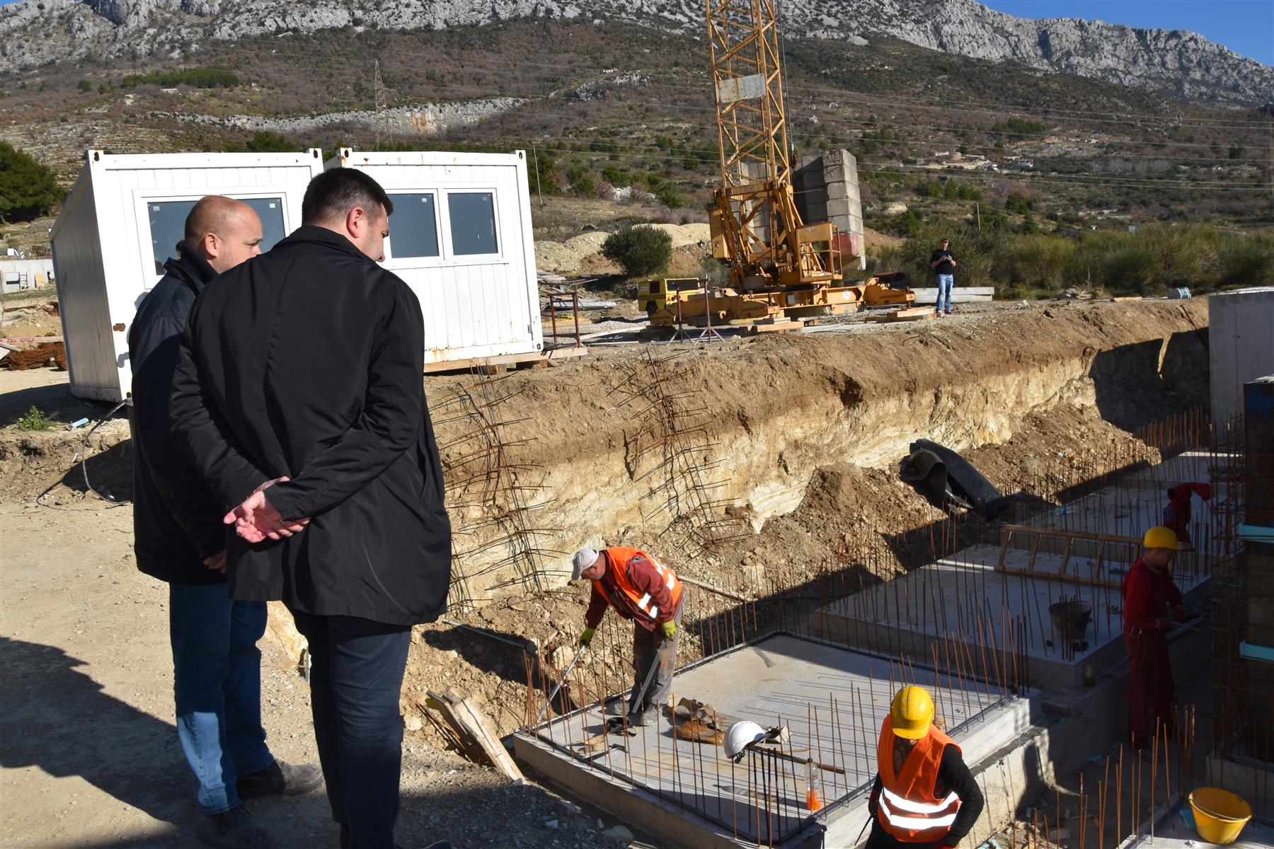 U Kaštelima aktivno desetak gradilišta, gradonačelnik Denis Ivanović obišao radove