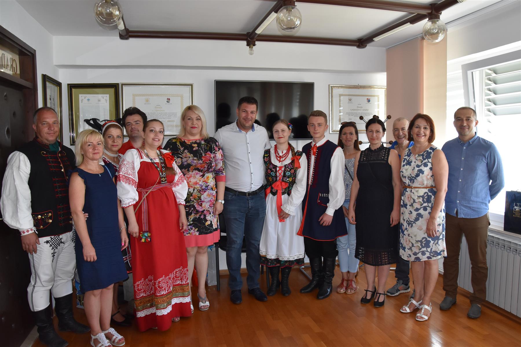Gradonačelnik primio predstavnike folklora iz Poljske, Slovačke i Rusije