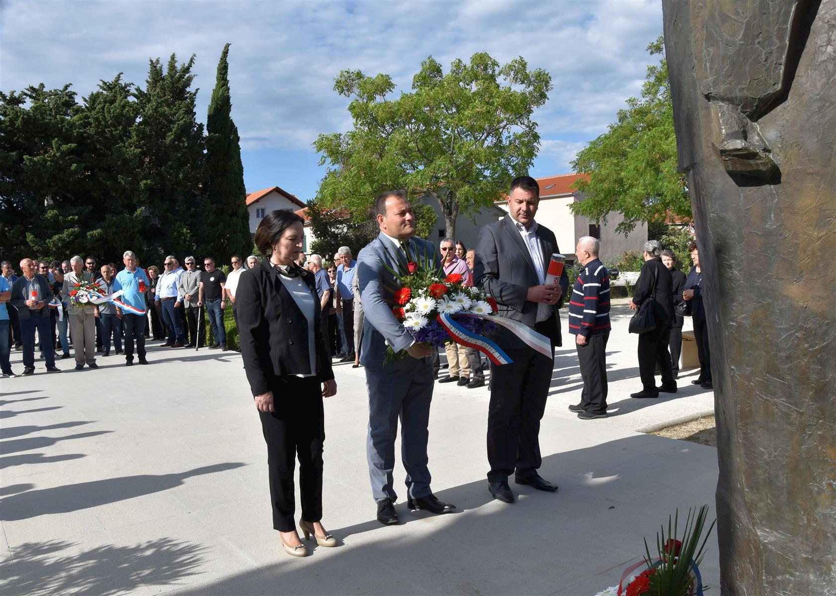 Položeni vijenci i upaljene svijeće uoči Dana državnosti Republike Hrvatske