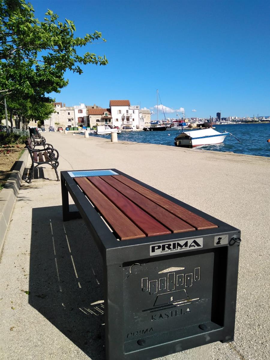 Postavljeno sedam pametnih klupa i vraćen sat na Brce u Kaštel Stari