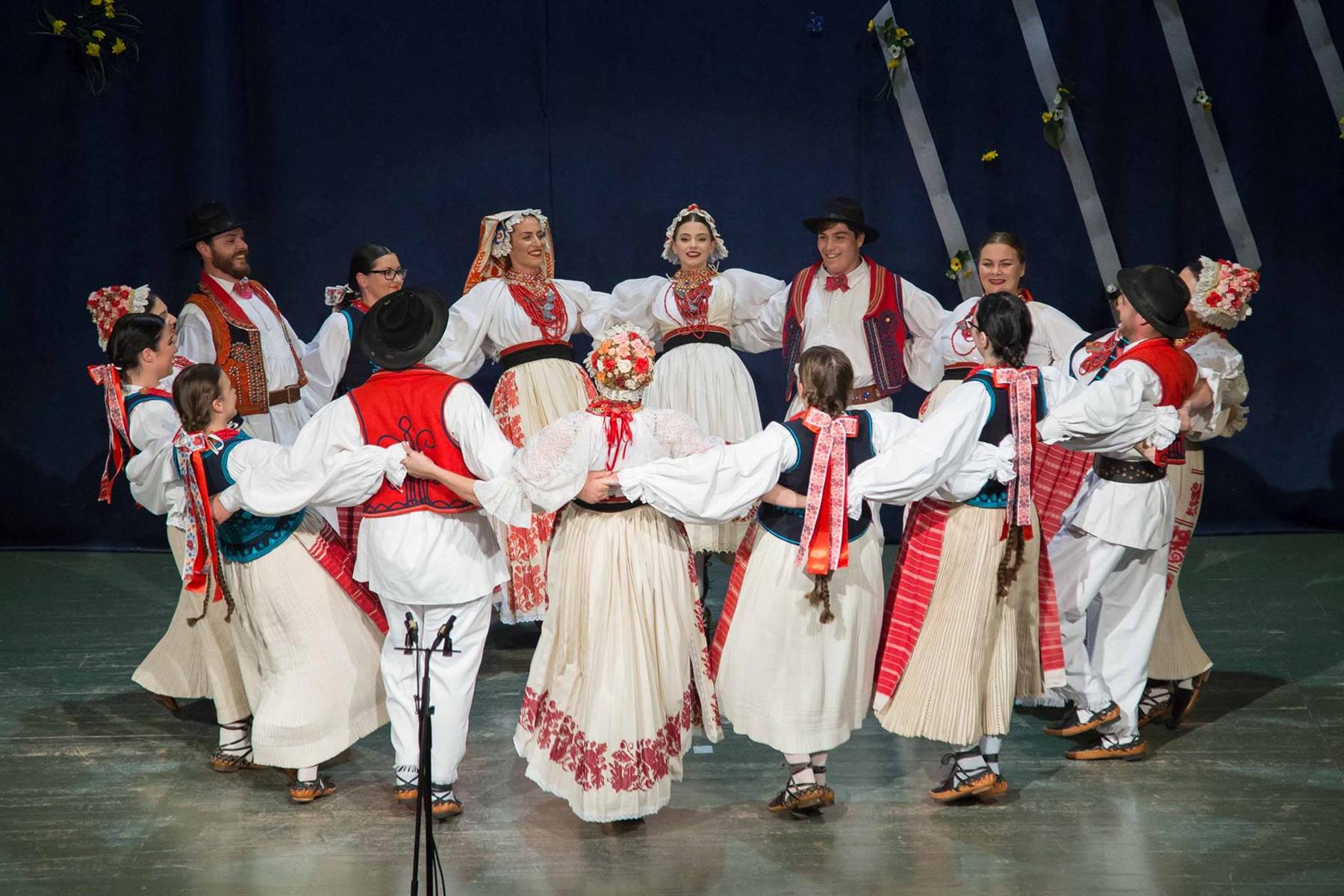 Kiparsko likovna kolonija te koncert KUD-a Putalj i gostiju