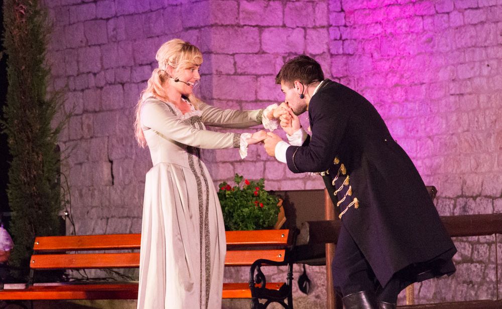 ‘Legenda o Miljenku i Dobrili’ ove nedjelje pred dvorcem Vitturi